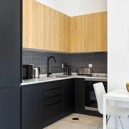 Bright Flat | Romantic Escape By Hostwise *