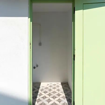 Bright Flat | Romantic Escape By Hostwise Semesterbostad