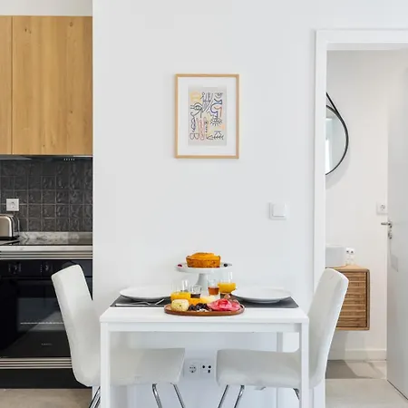 Bright Flat | Romantic Escape By Hostwise *