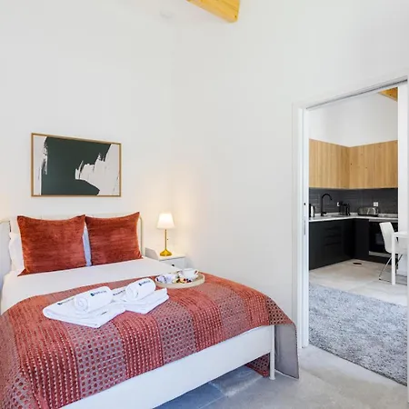 Bright Flat | Romantic Escape By Hostwise