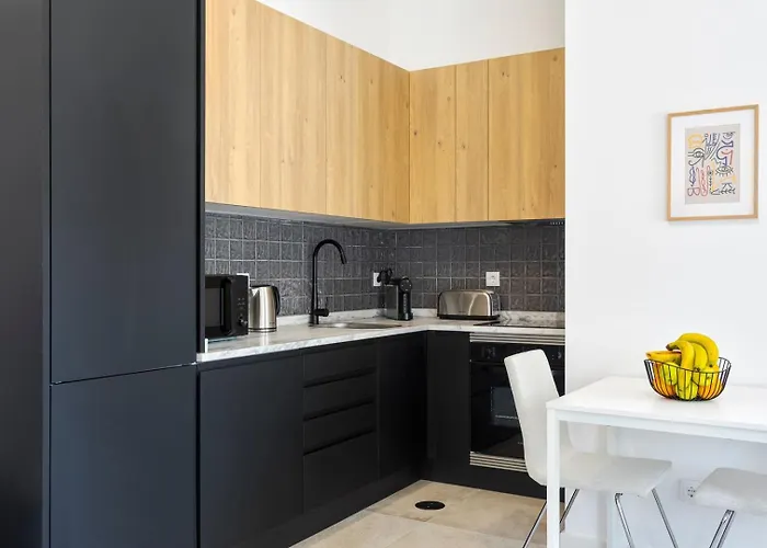 Bright Flat | Romantic Escape By Hostwise *