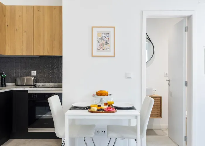 Bright Flat | Romantic Escape By Hostwise *