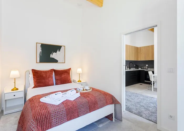 Bright Flat | Romantic Escape By Hostwise