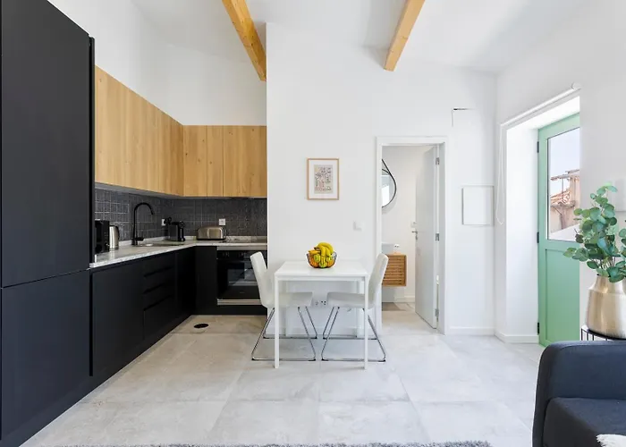 Bright Flat | Romantic Escape By Hostwise Porto