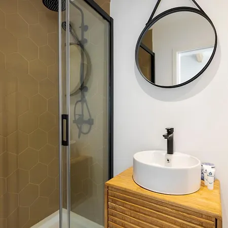 Bright Flat | Romantic Escape By Hostwise بيت للعطل