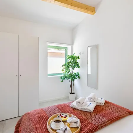 Holiday home Bright Flat | Romantic Escape By Hostwise